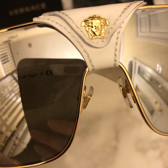 🔥NEW SHOW STOPPER VERSACE SUNGLASSES 🔥 - Picture 5 of 15